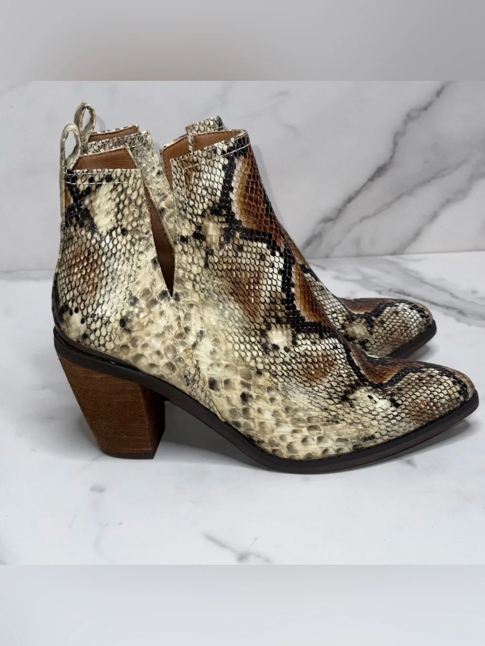 Very Volatile Women's Faux Snakeskin Ankle Boots Size 7